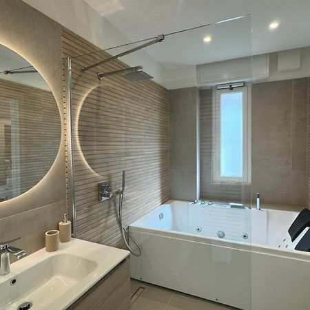 Casa Febo, In Centro Con Parcheggio Privato A 200 Mt Dal Mare Hotel Bordighera Eksteriør billede