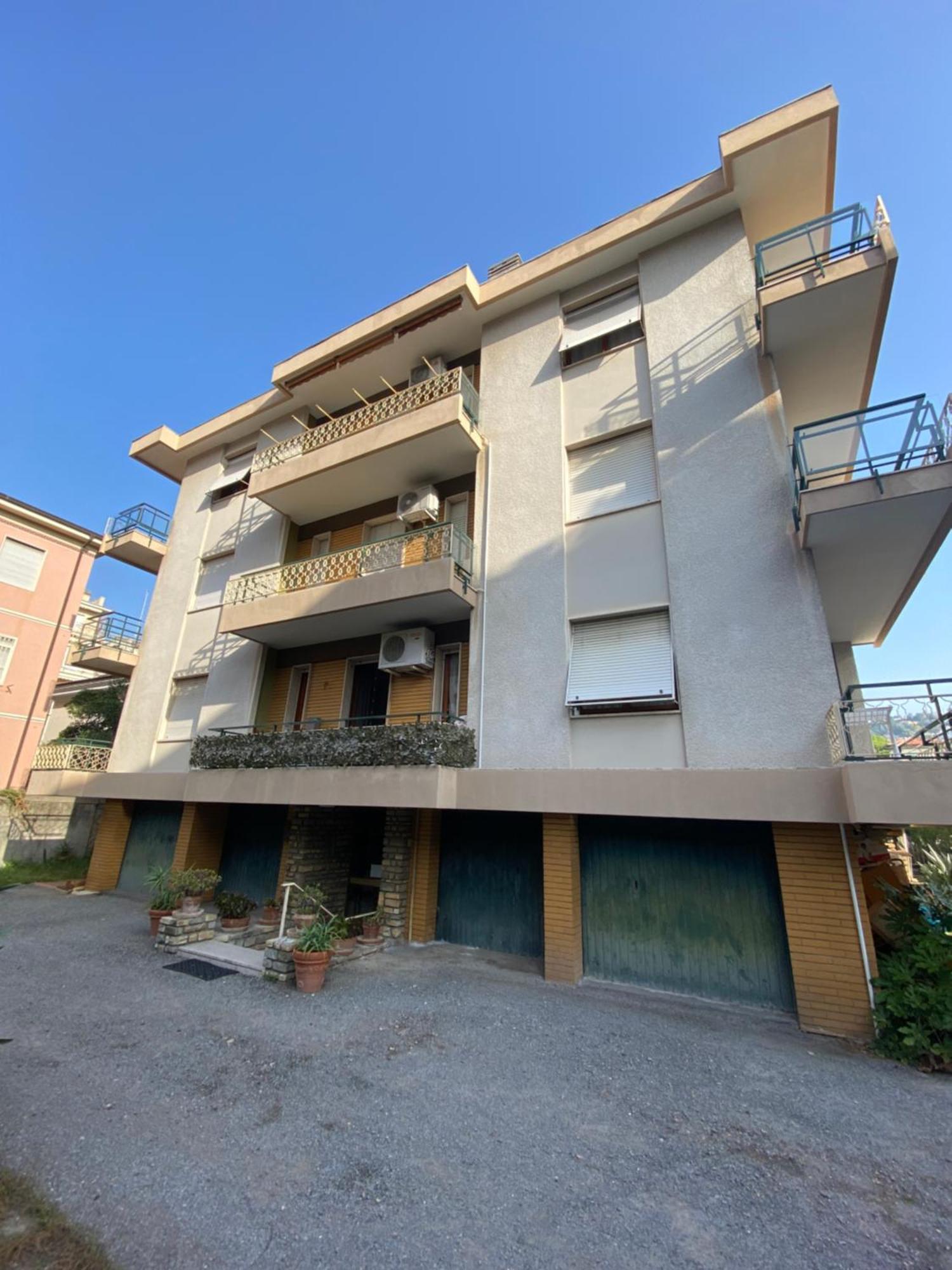 Casa Febo, In Centro Con Parcheggio Privato A 200 Mt Dal Mare Hotel Bordighera Eksteriør billede