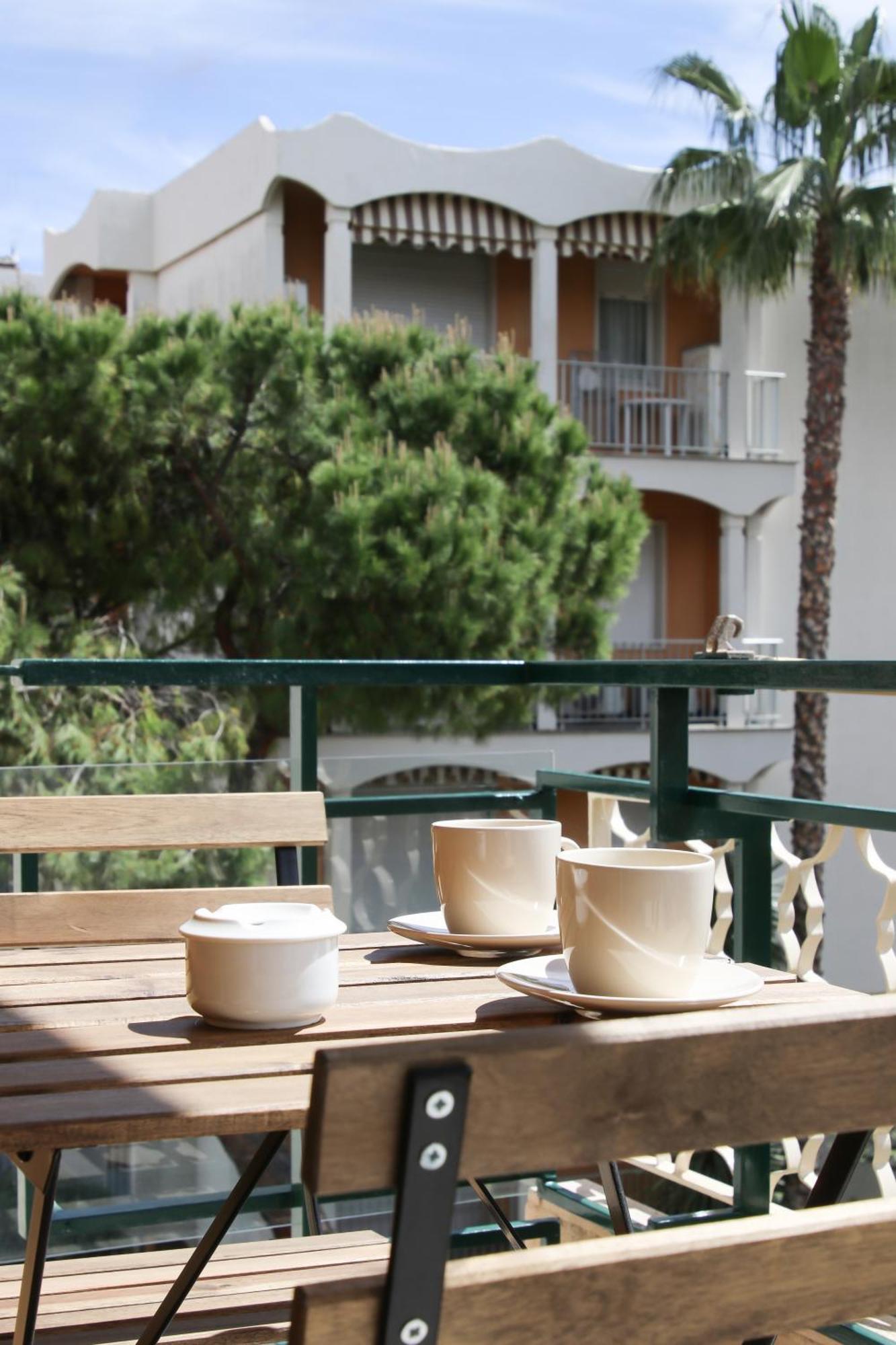 Casa Febo, In Centro Con Parcheggio Privato A 200 Mt Dal Mare Hotel Bordighera Eksteriør billede