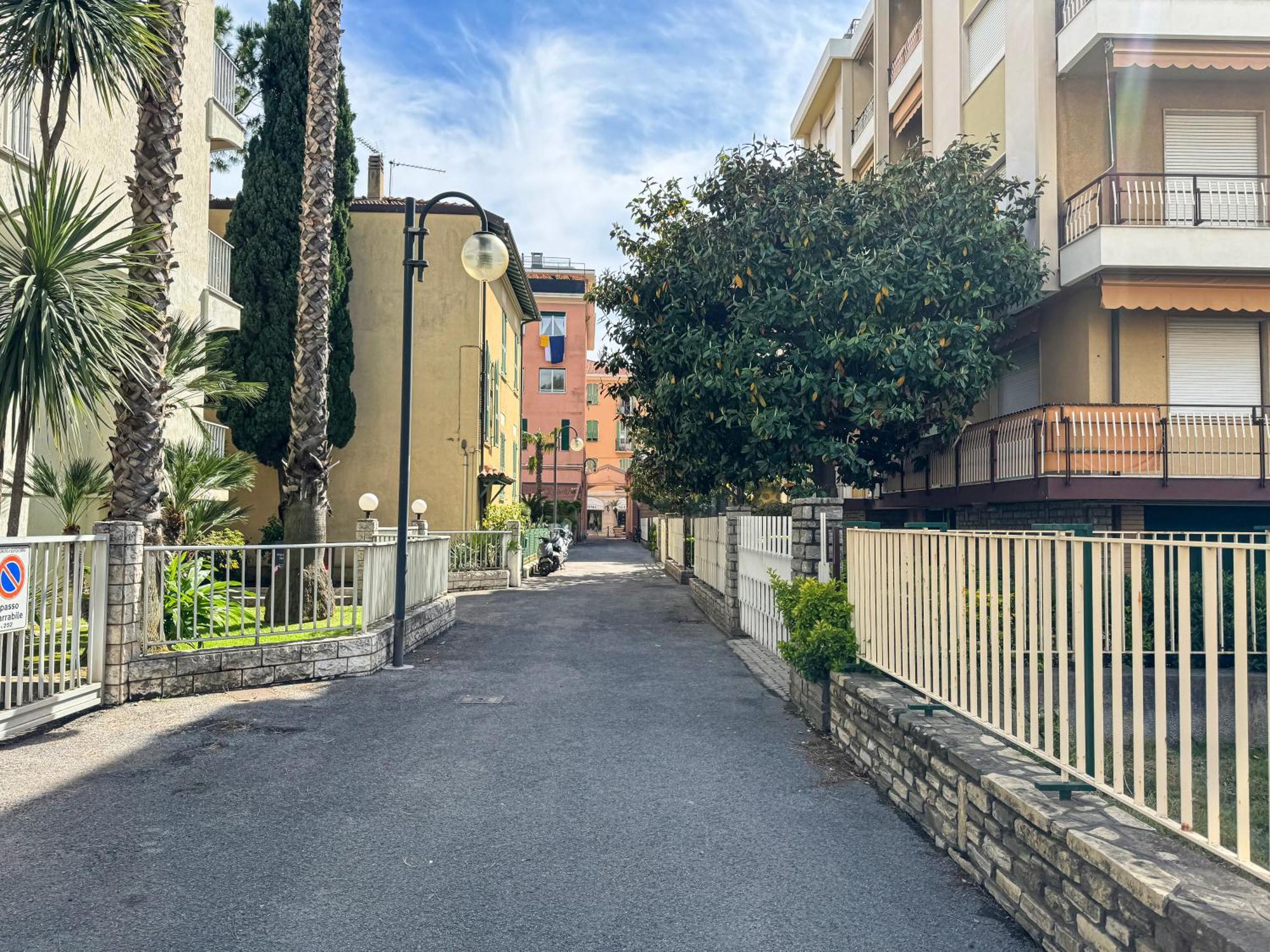Casa Febo, In Centro Con Parcheggio Privato A 200 Mt Dal Mare Hotel Bordighera Eksteriør billede