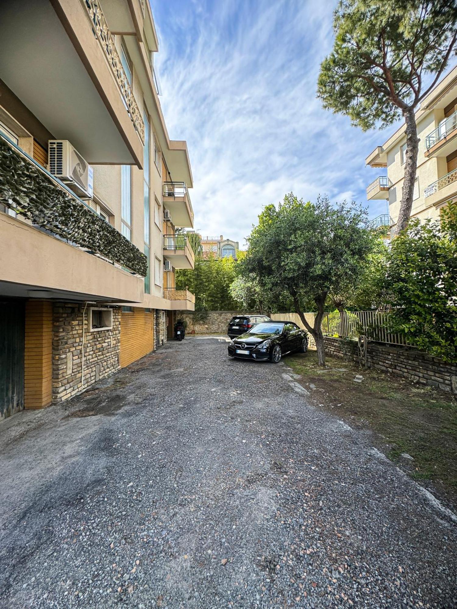 Casa Febo, In Centro Con Parcheggio Privato A 200 Mt Dal Mare Hotel Bordighera Eksteriør billede