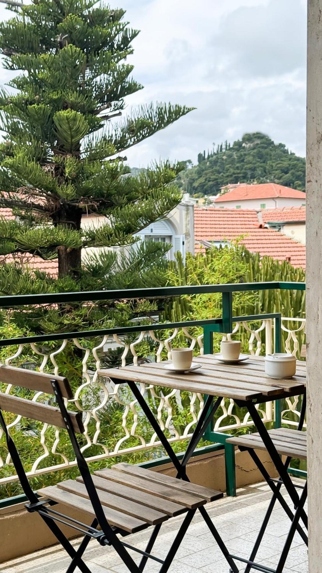 Casa Febo, In Centro Con Parcheggio Privato A 200 Mt Dal Mare Hotel Bordighera Eksteriør billede